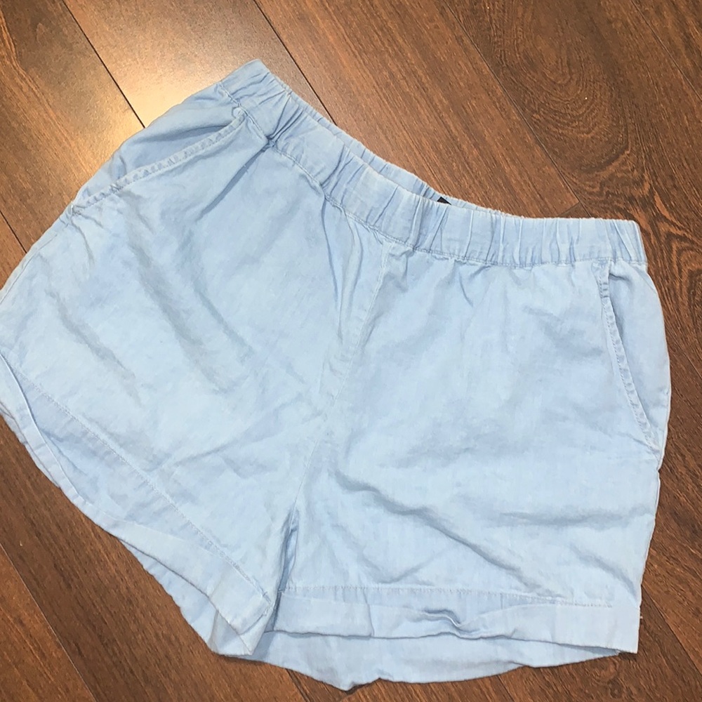 Forever 21 Summer Shorts with pockets. Size M.